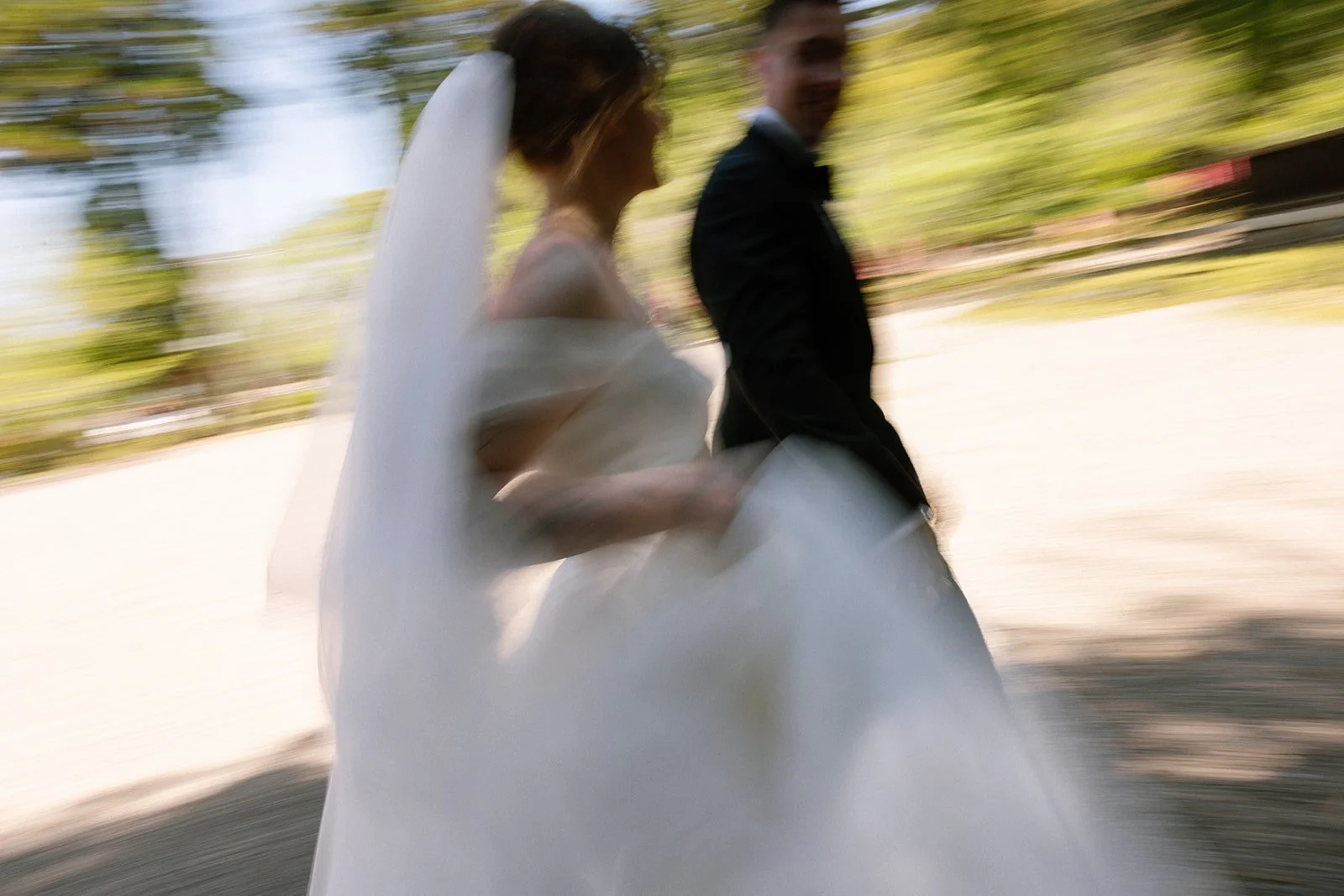 kyoto-prewedding-couple-walking-motion-blur-10.jpg
