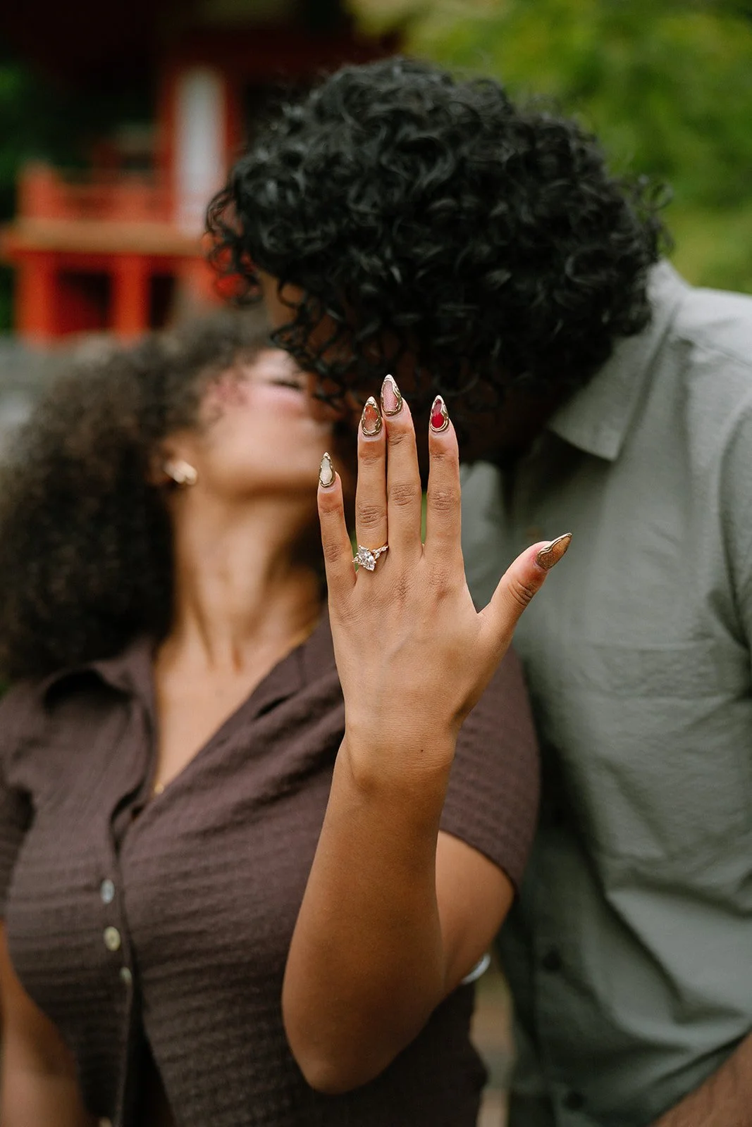 daigoji-proposal-ring-hand-kiss-05.jpg