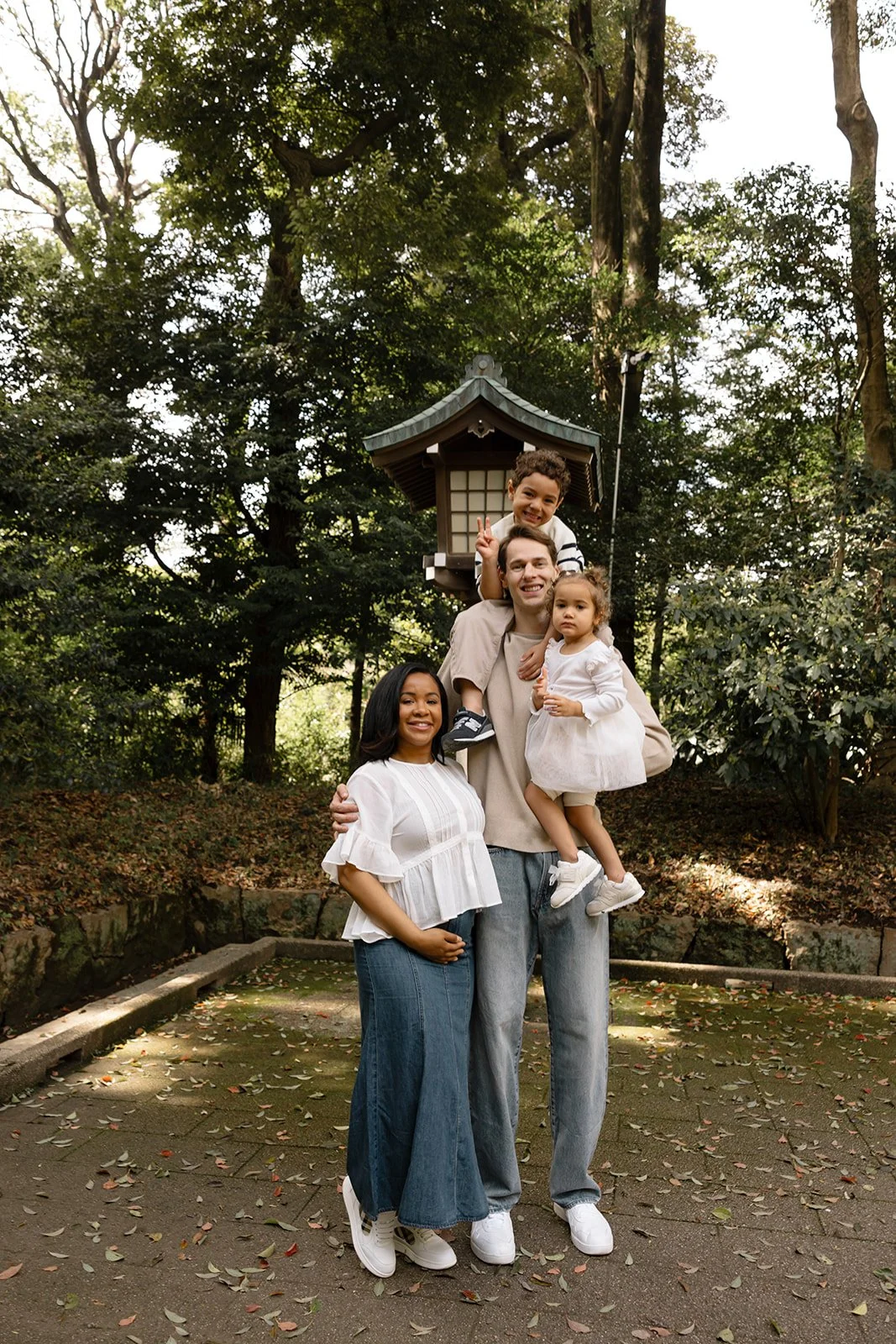 tokyo-family-group-lantern-03.jpg