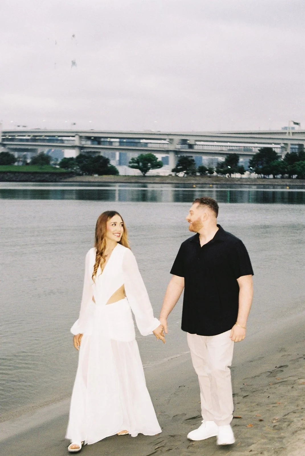 tokyo-proposal-odaiba-beach-walking-01.jpg