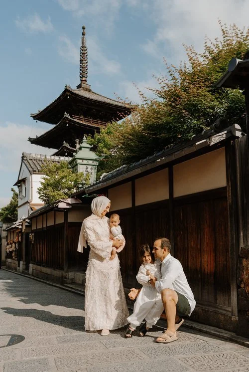 kyoto-pagoda-street-family-01.jpg