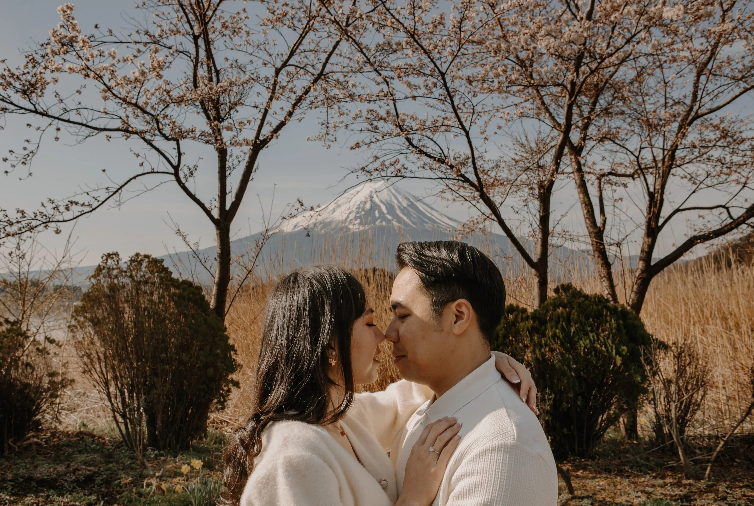 mount-fuji-spring-cherry-blossom-close-up-couple-11.jpg