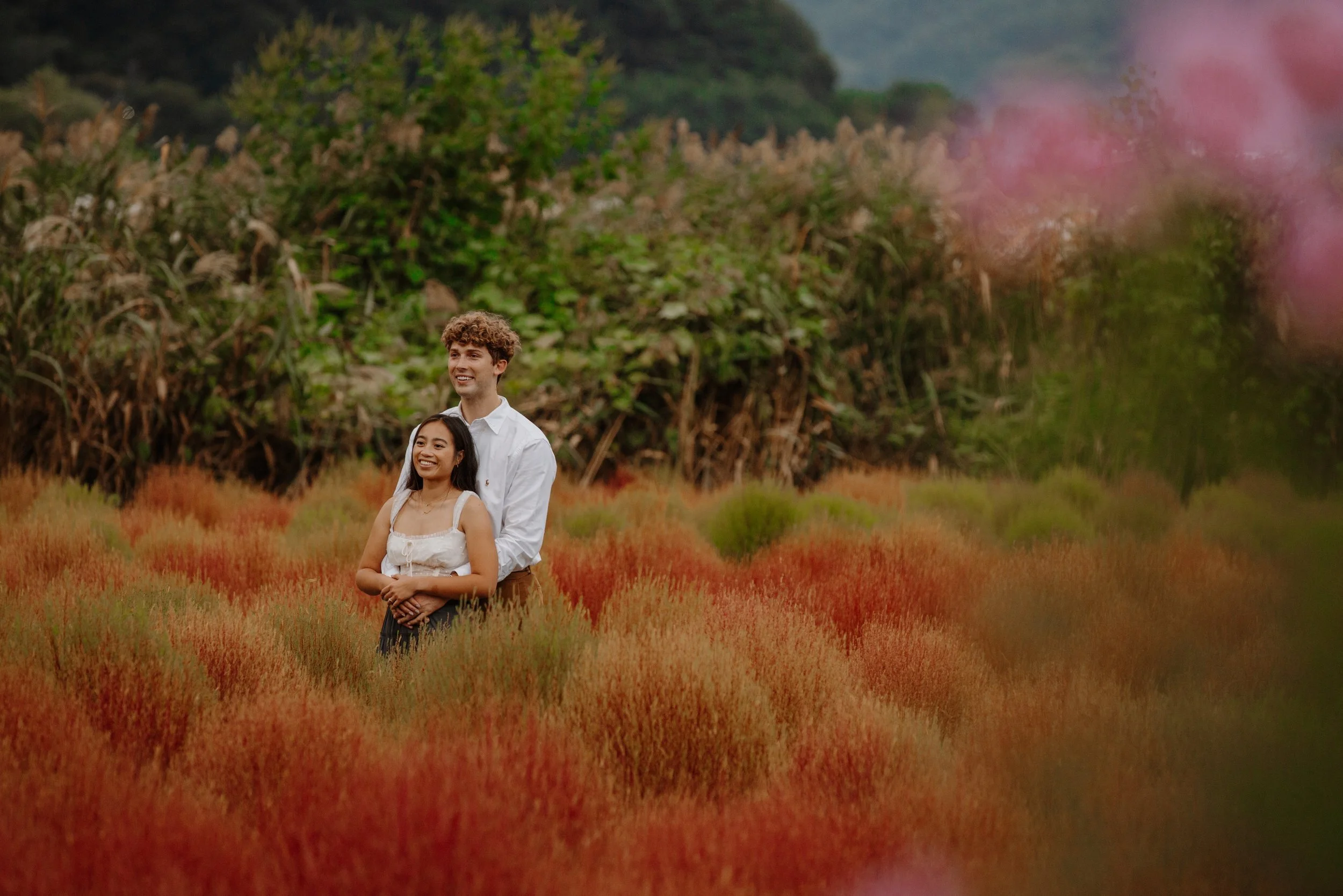 summer-lakeside-meadow-portrait-couple-01.jpg