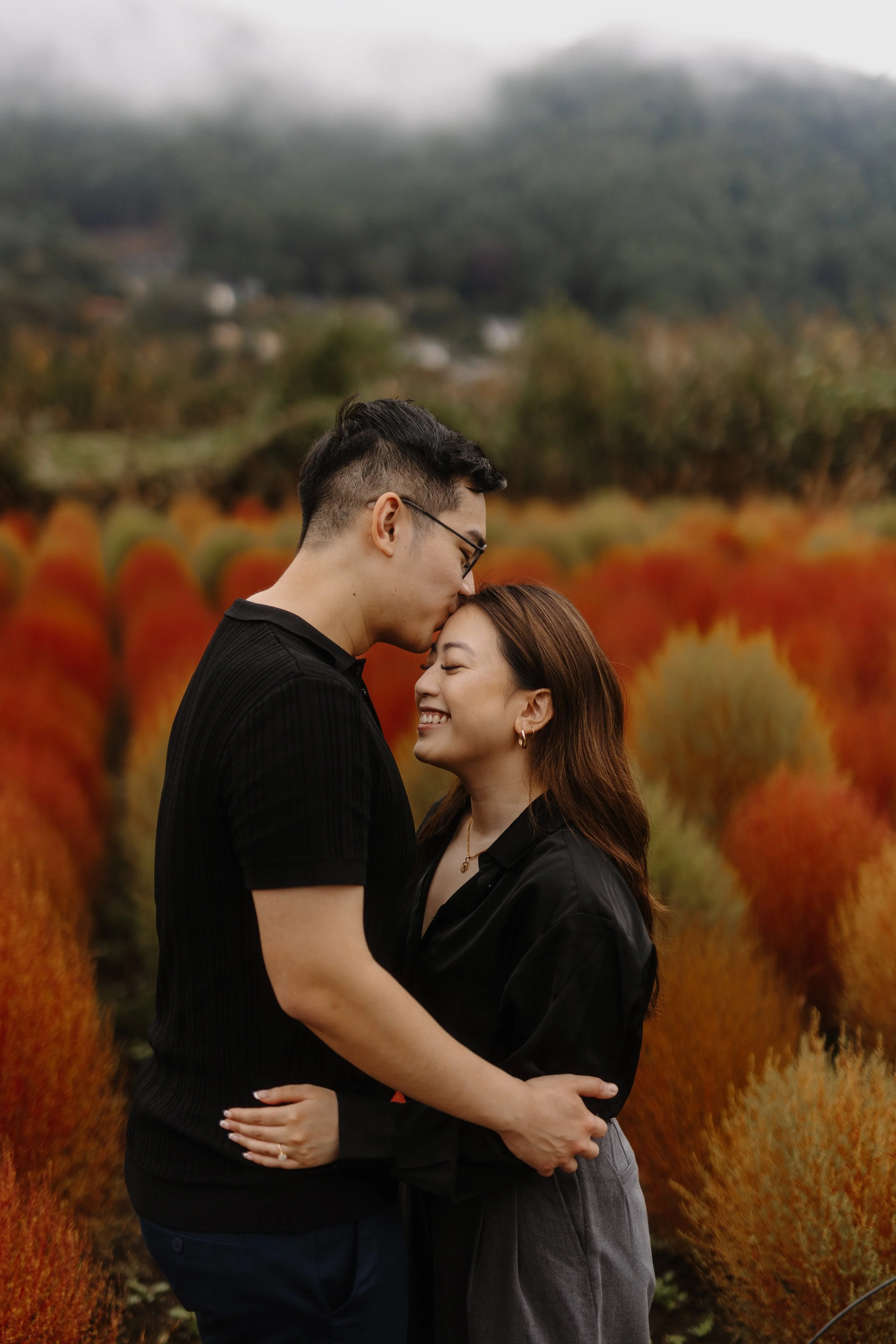 misty-hillside-kochia-embrace-couple-36.jpg