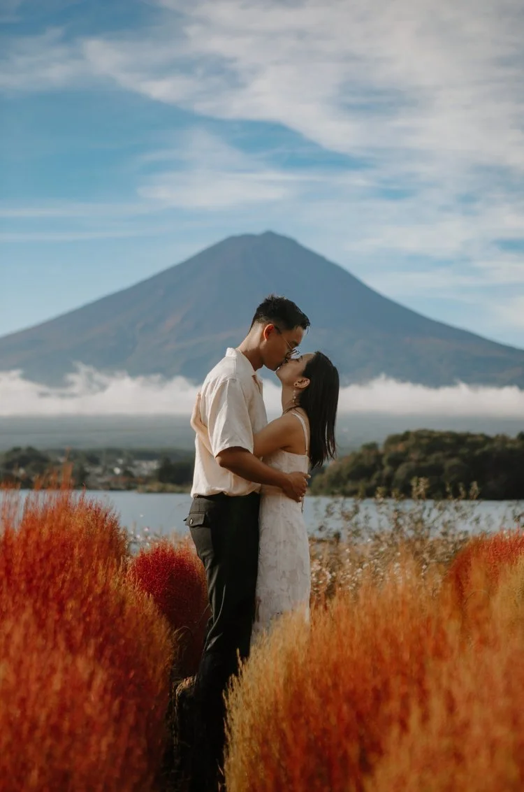 mount-fuji-fall-kochia-sunrise-close-up-couple-17.jpg