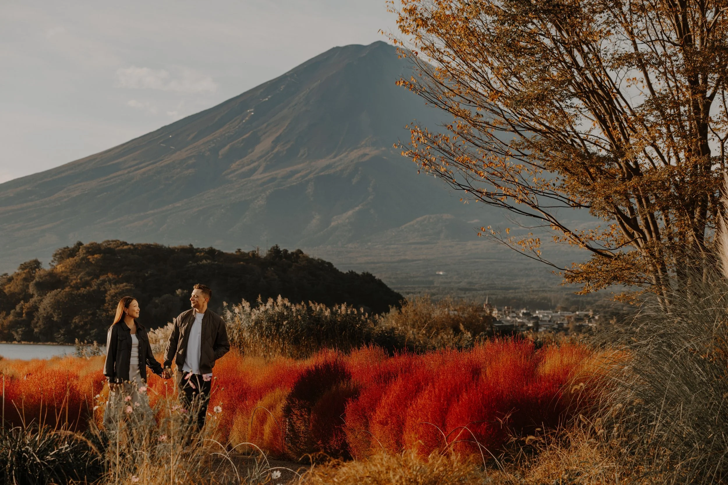 mount-fuji-fall-kochia-proposal-field-stroll-couple-30.jpg