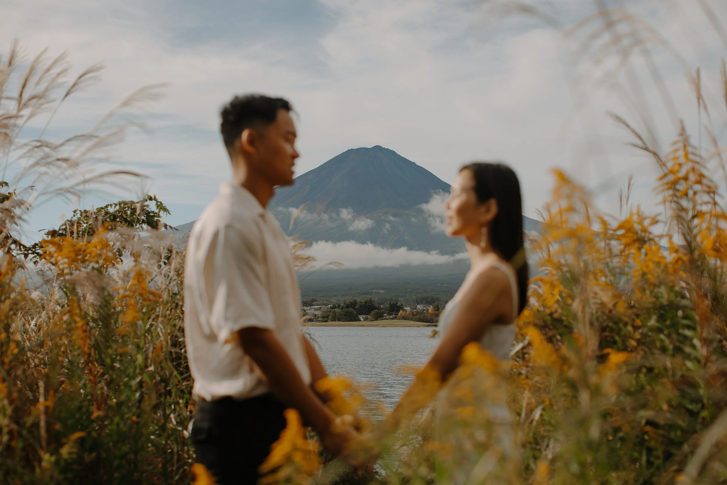 mount-fuji-fall-goldenrod-field-couple-19.jpg
