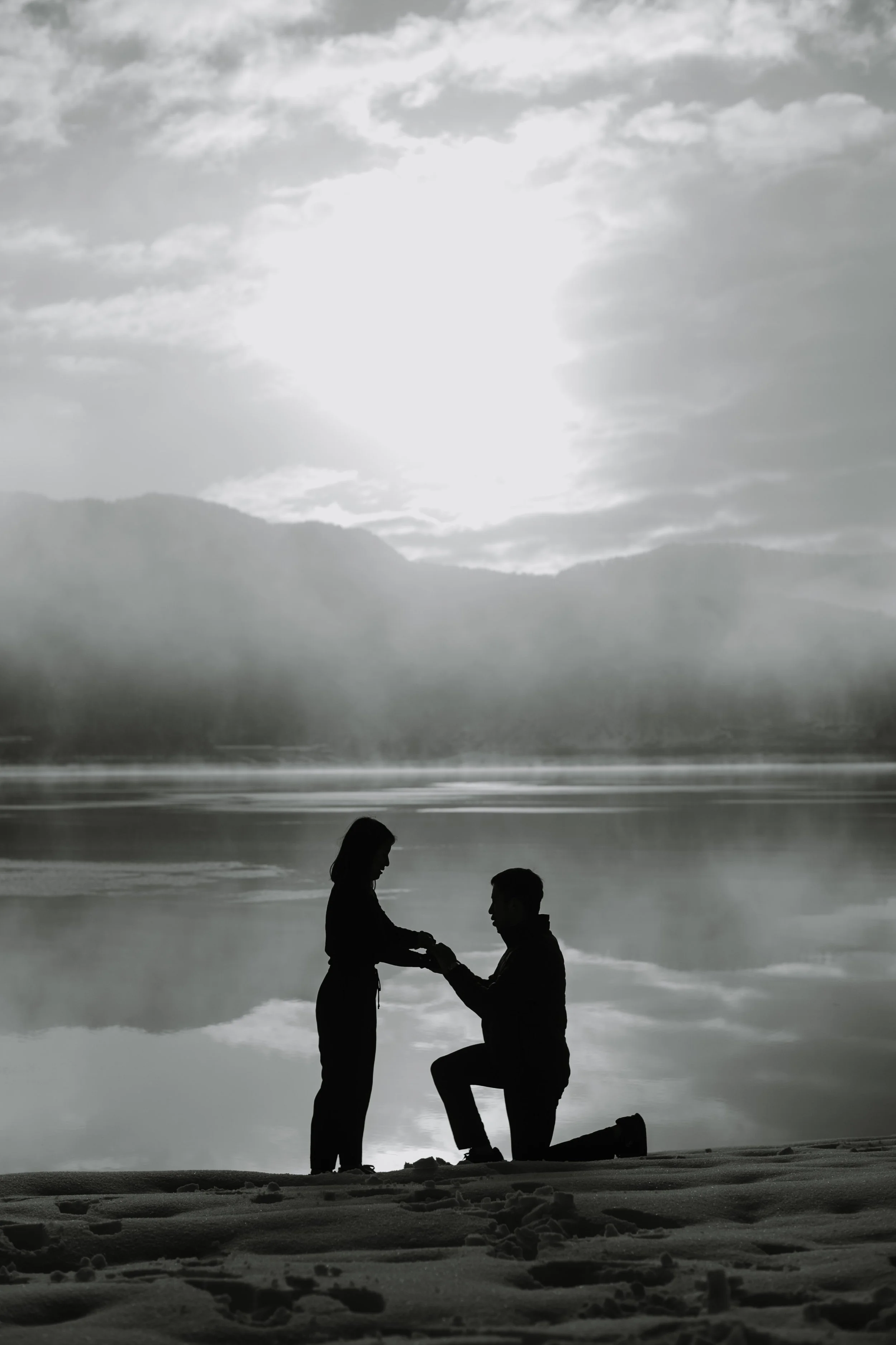 japan-winter-proposal-silhouette-lake-04.jpg