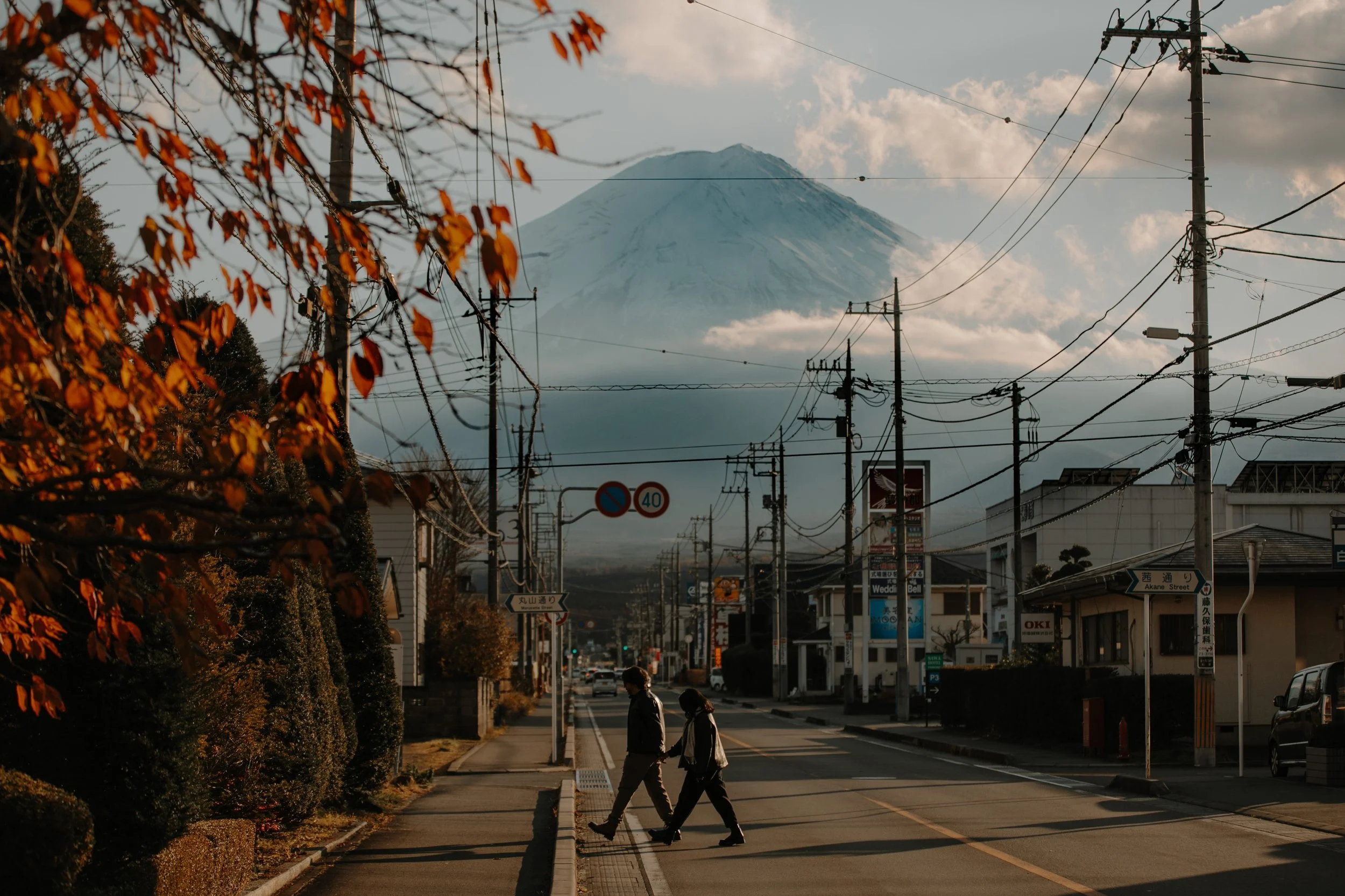 mount-fuji-winter-engagement-street-crossing-15.jpg