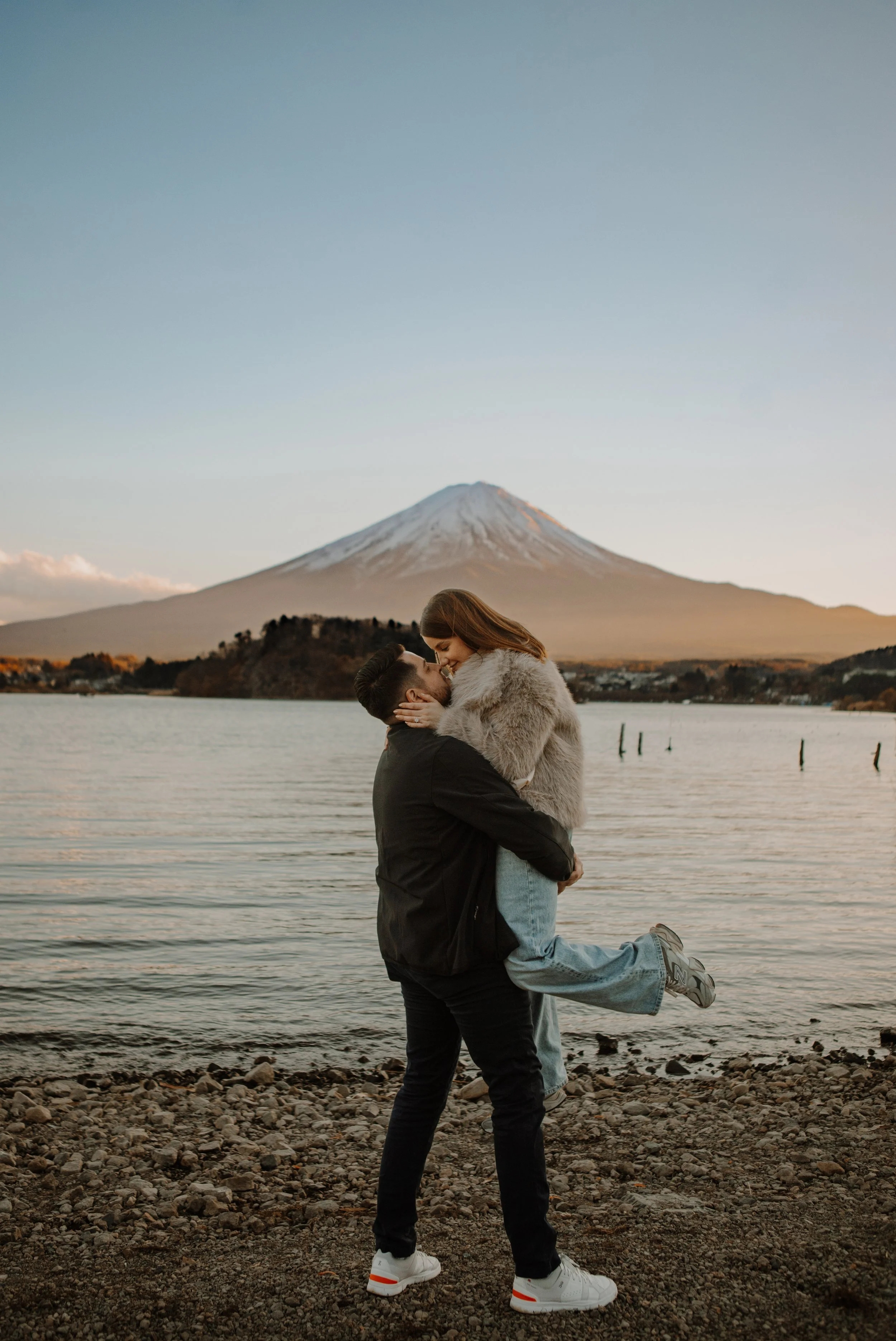 mount-fuji-sunset-engagement-lift-kiss-19.jpg