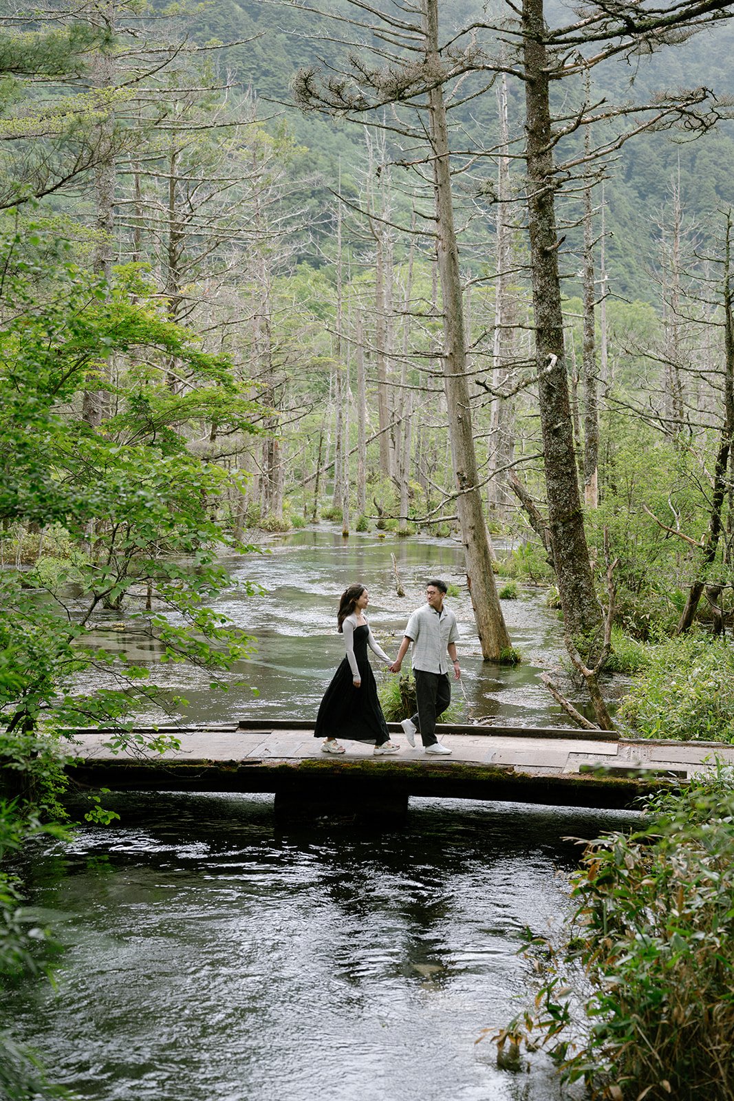 brian-shireen-kamikochi-forest-bridge-marsh-walking-11.jpg