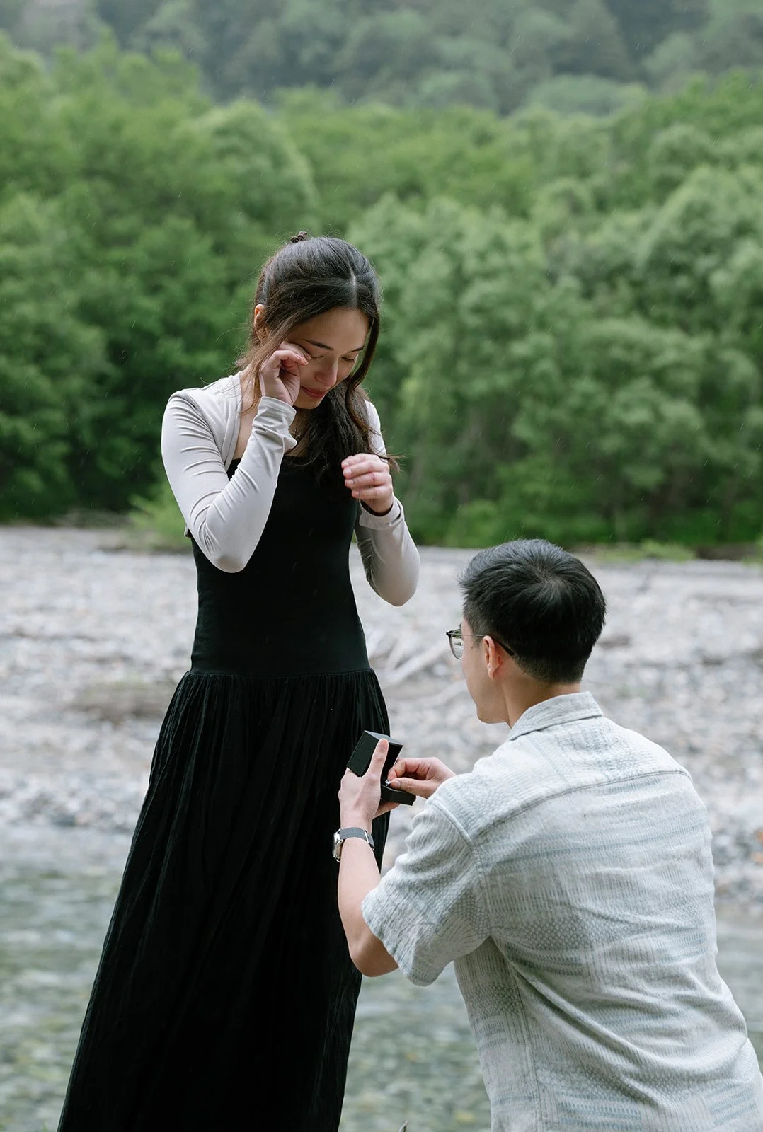 brian-shireen-kamikochi-proposal-emotional-tear-ringbox-05.jpg