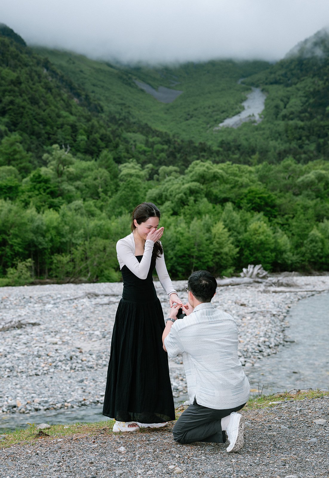 brian-shireen-kamikochi-proposal-reaction-handcovering-03.jpg