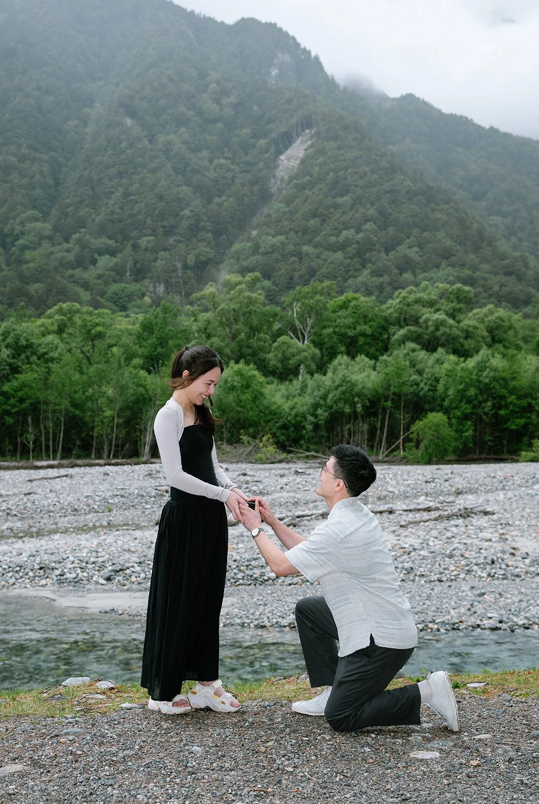 brian-shireen-kamikochi-proposal-ring-exchange-side-04.jpg