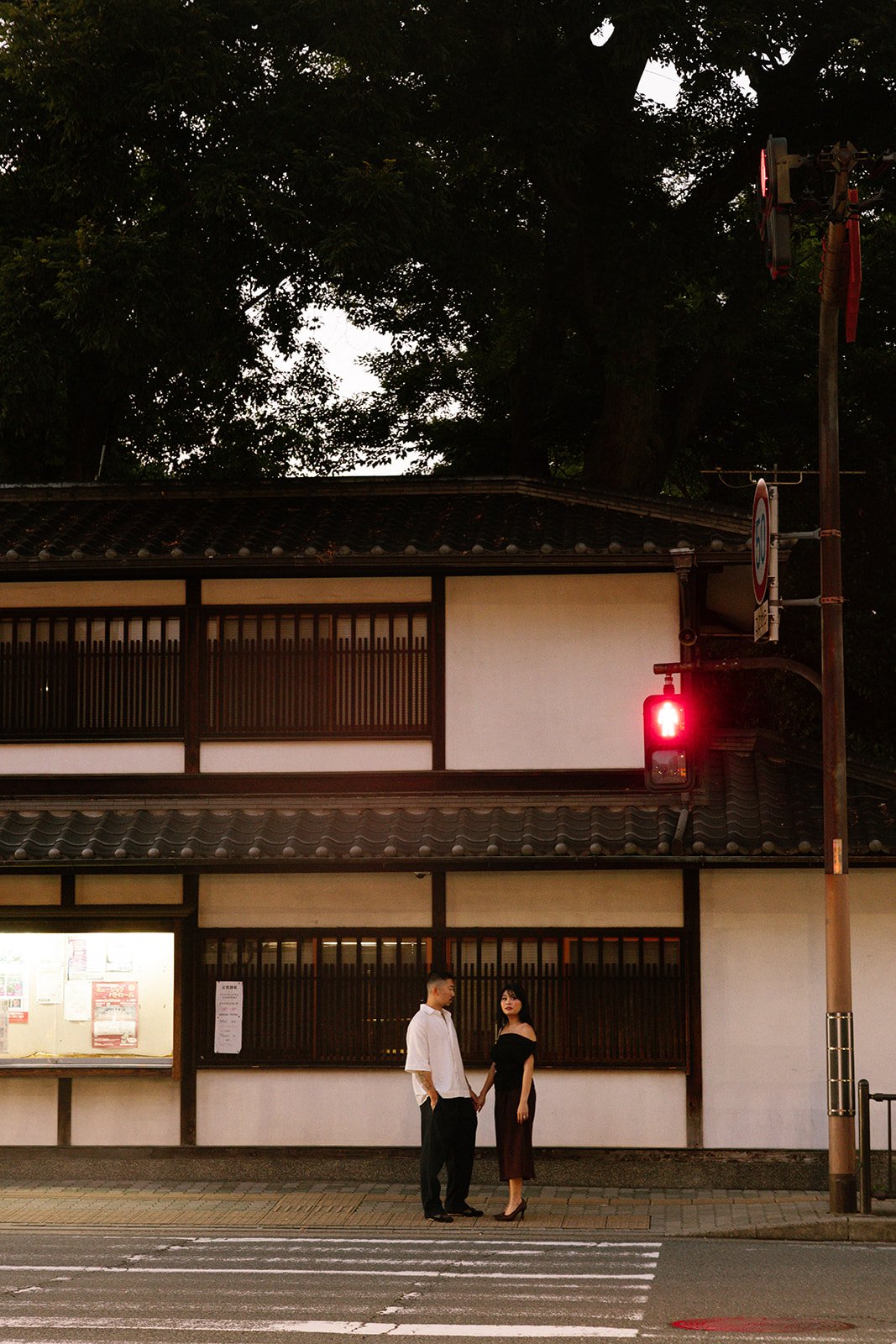 chris-harlyn-kyoto-proposal-street-crossing-dusk-16.jpg