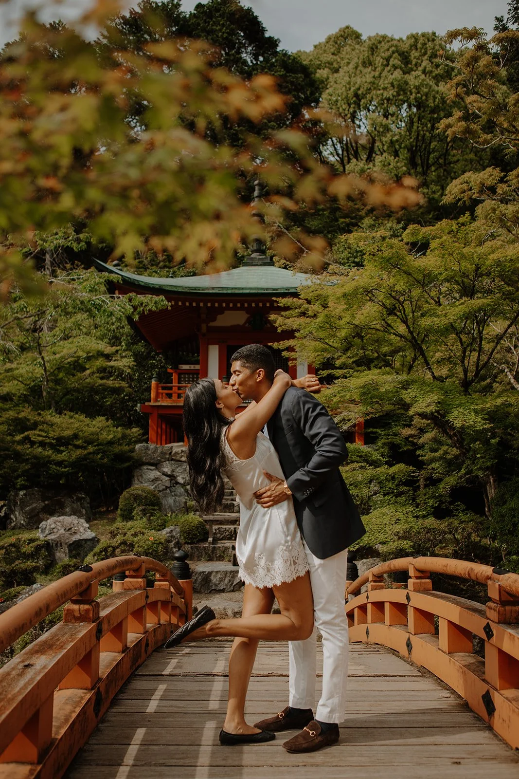 janelle-graham-kyoto-daigoji-kiss-legraised-bridge-04.jpg