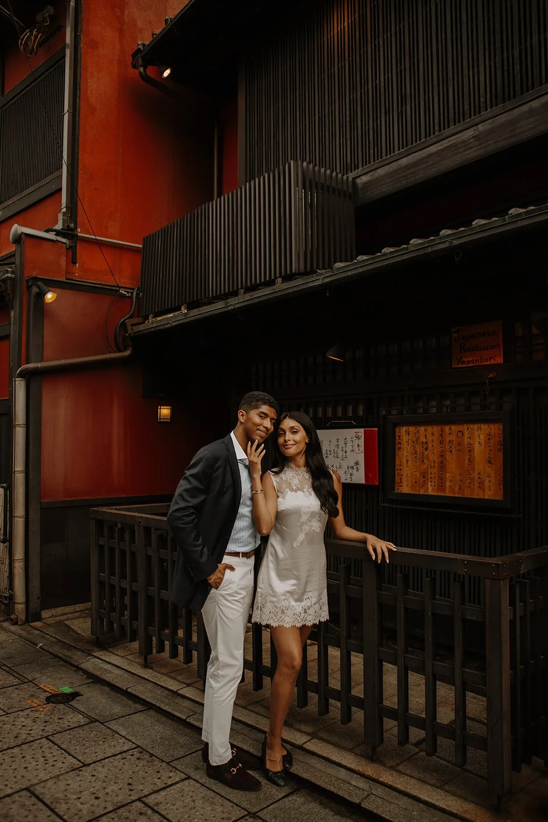 janelle-graham-kyoto-gion-street-standing-restaurant-signage-18.jpg