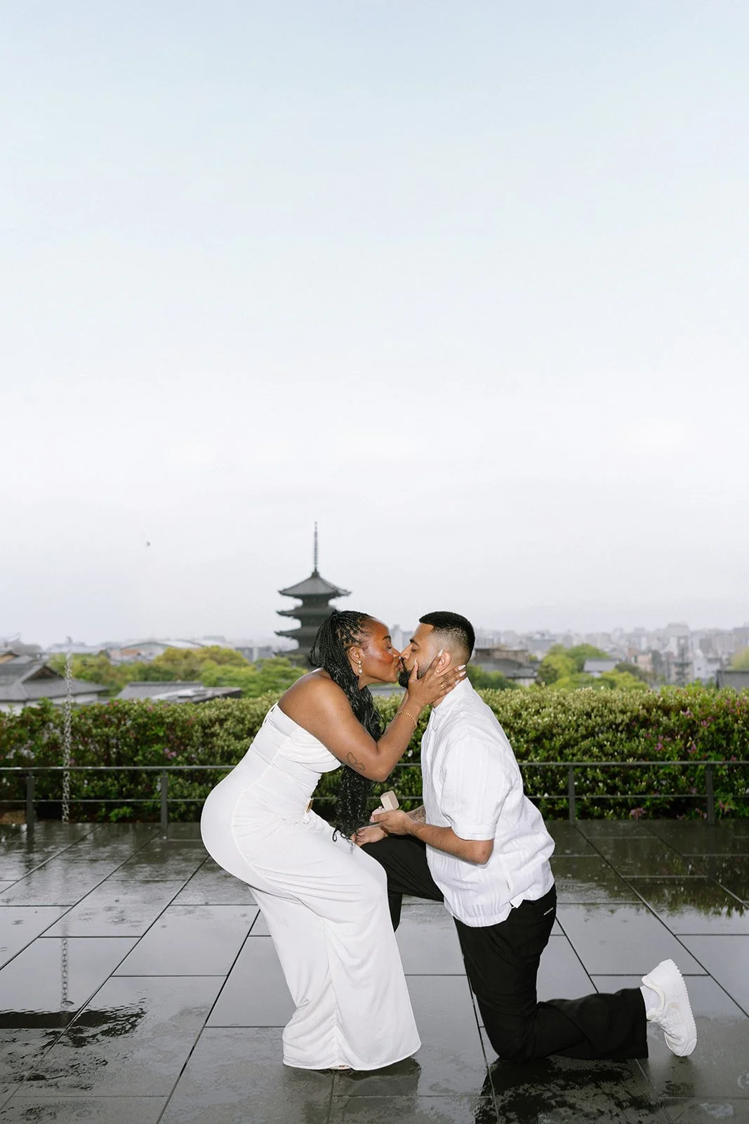 suhail-thelma-park-hyatt-kyoto-proposal-kiss-03.jpg