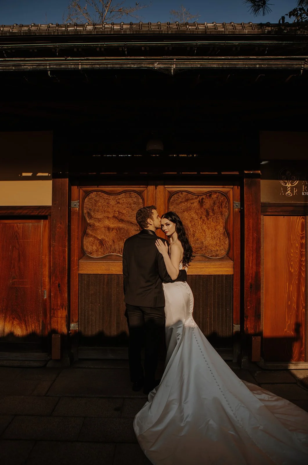 kyoto-prewedding-photoshoot-sunset-forehead-kiss-06.jpg