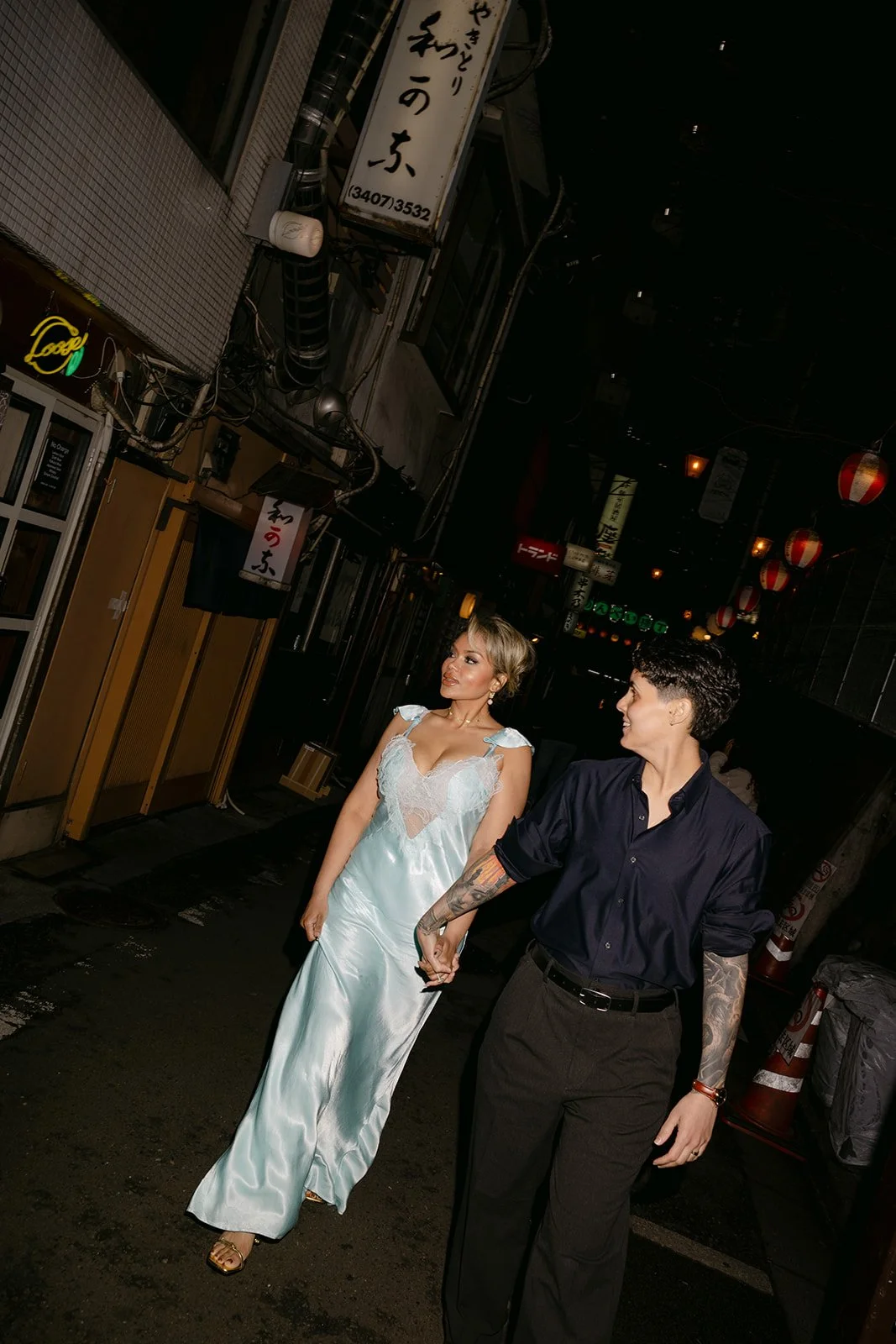 kyannie-indira-tokyo-engagement-walking-alley-14.jpg