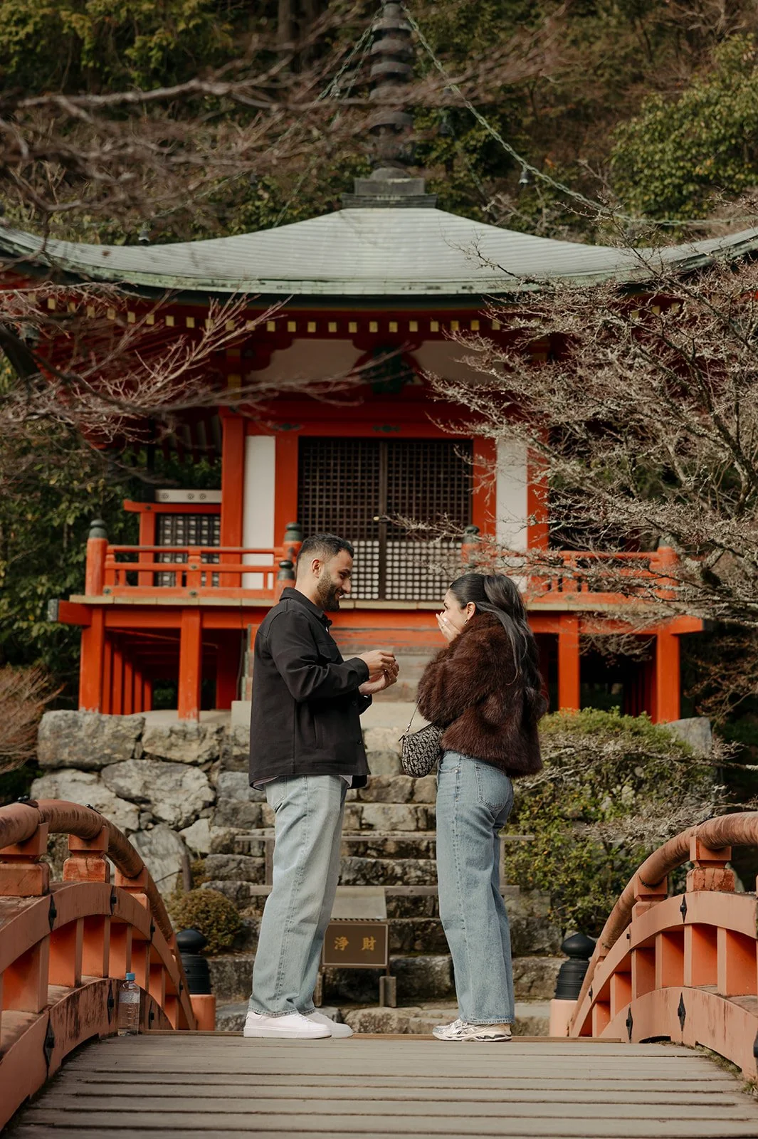 tyson-harroop-daigoji-kyoto-proposal-ring-box-open-03.jpg