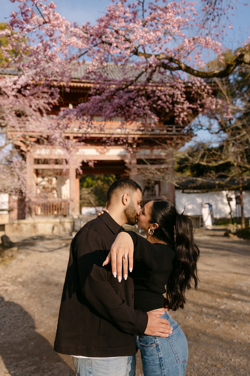 tyson-harroop-daigoji-kyoto-proposal-kiss-gate-blossoms-15.jpg