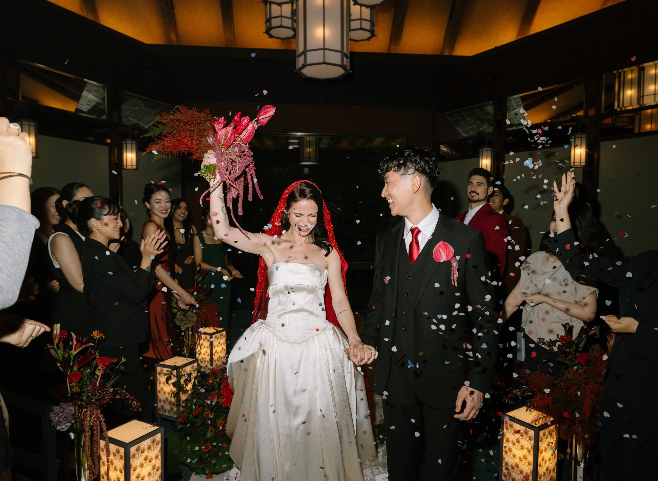 confetti-exit-japan-wedding-photographer.jpg