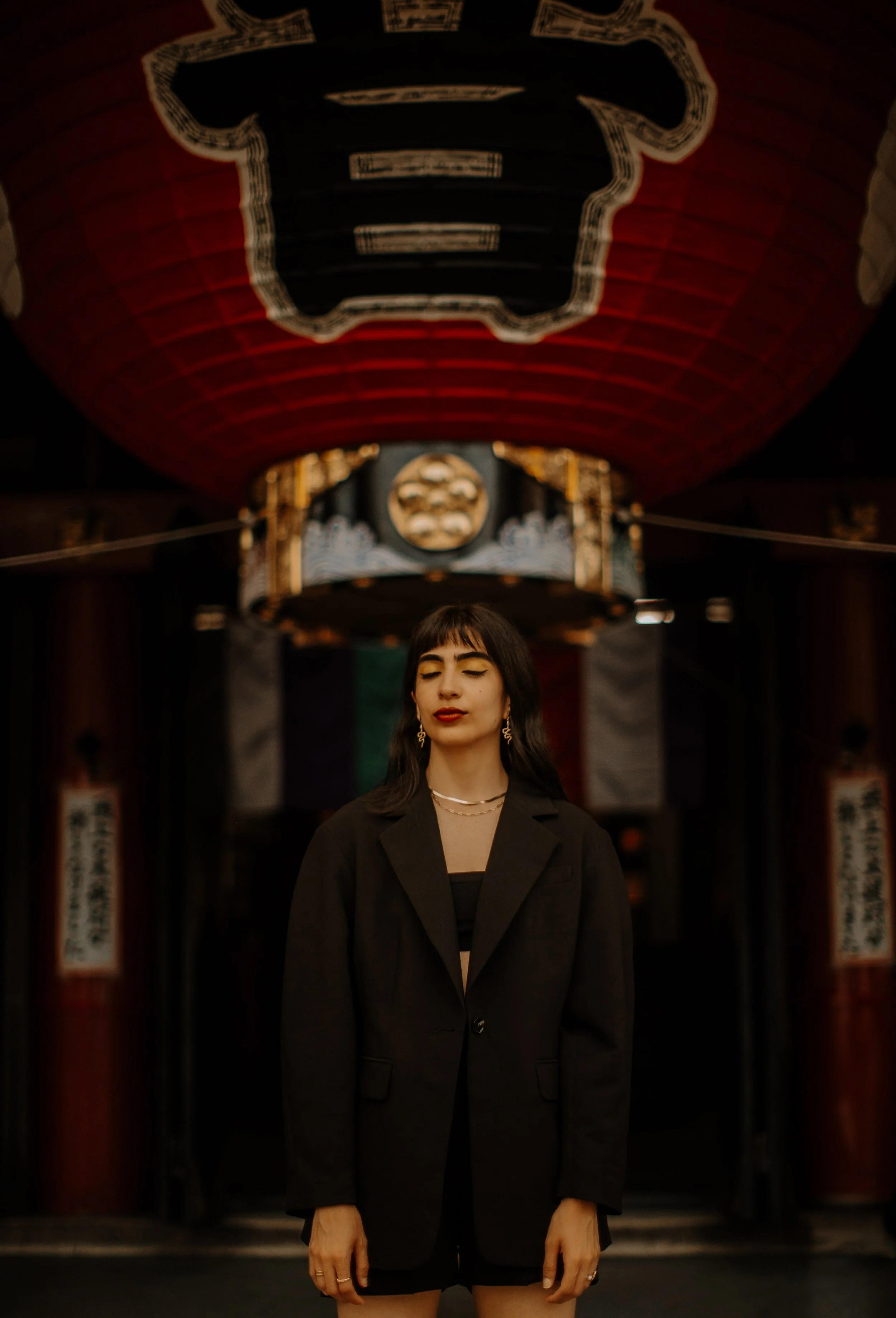 Fashion portrait beneath the giant red lantern at Kaminarimon Gate, Asakusa, Tokyo.