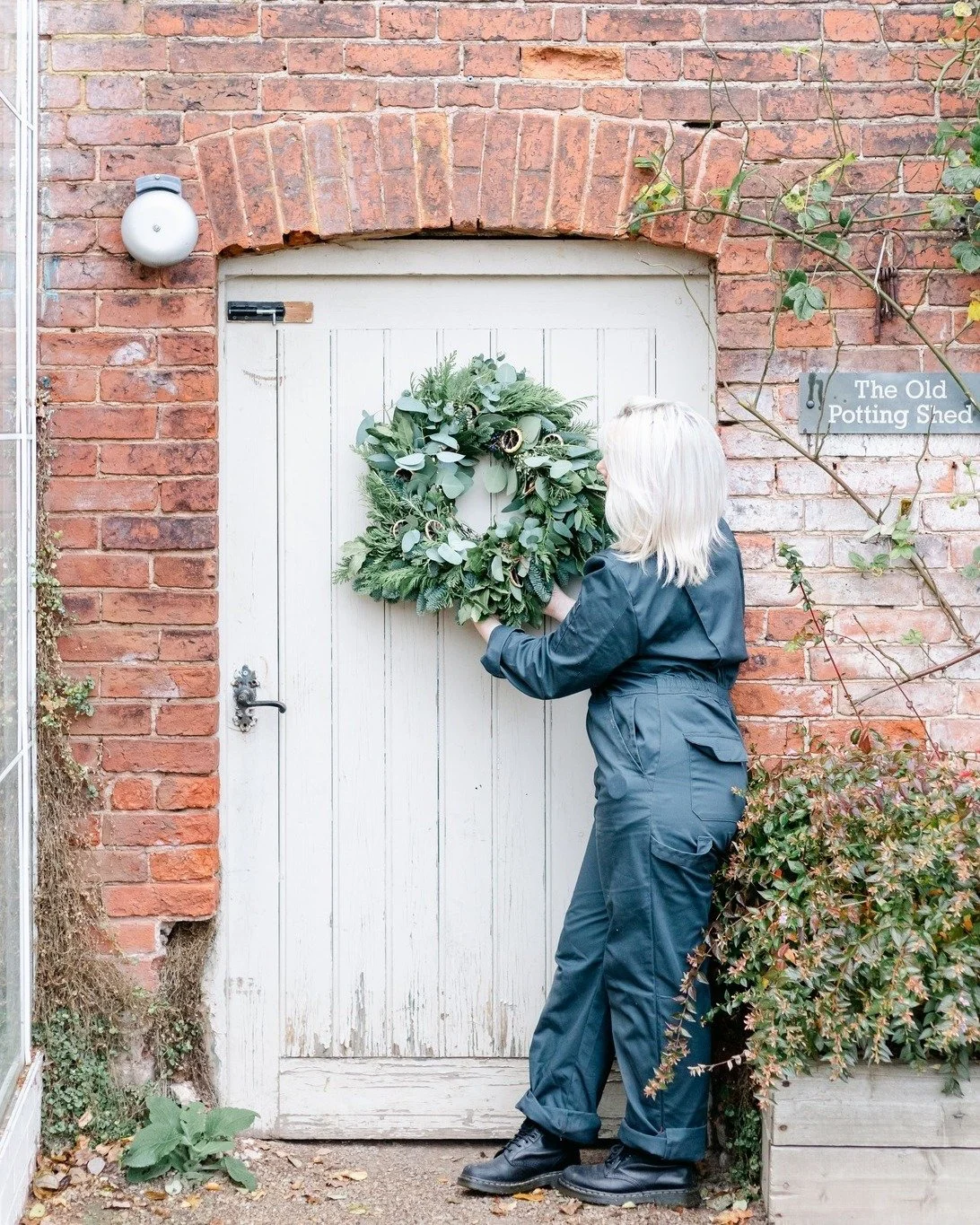 Christmas magic at The Walled Garden!🎄✨

Join Old Bricks and Blossom for a cosy evening of wreath making! A perfect festive evening to slow down and get creative, with extra small private bookings in the cottage also available this year.

Head over 