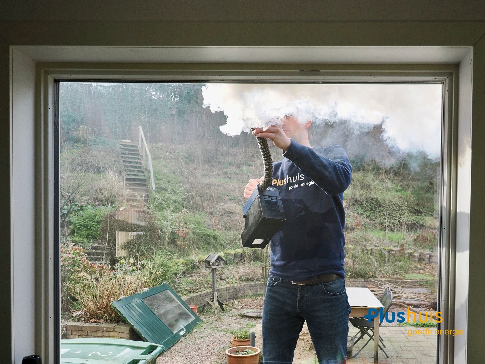 Blowerdoor-Test Passief huis AltijdLente Prestatiegarantie Kierenjagen PlusopdeMeter Roken en blowen.jpg