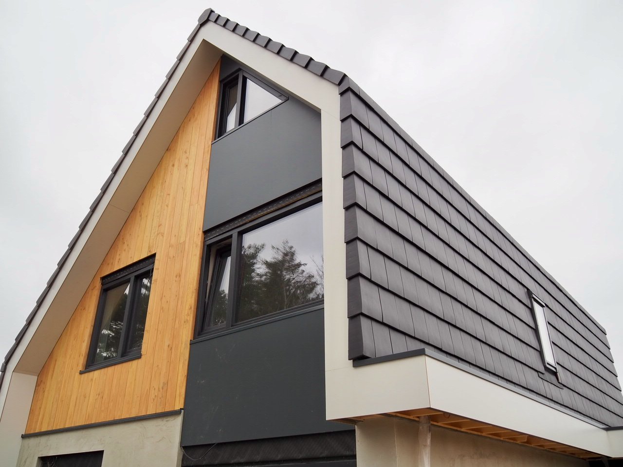 Plushuis Ede #4 prefab Isokern Isovlas dak hout advies nZEB prestatiegaranties HSB biobased accoya kozijnen kierdichting blowerdoortest comfort WTW bodem warmtepomp Nilan passiefhuis compact toestel indak PV P3252908.jpeg