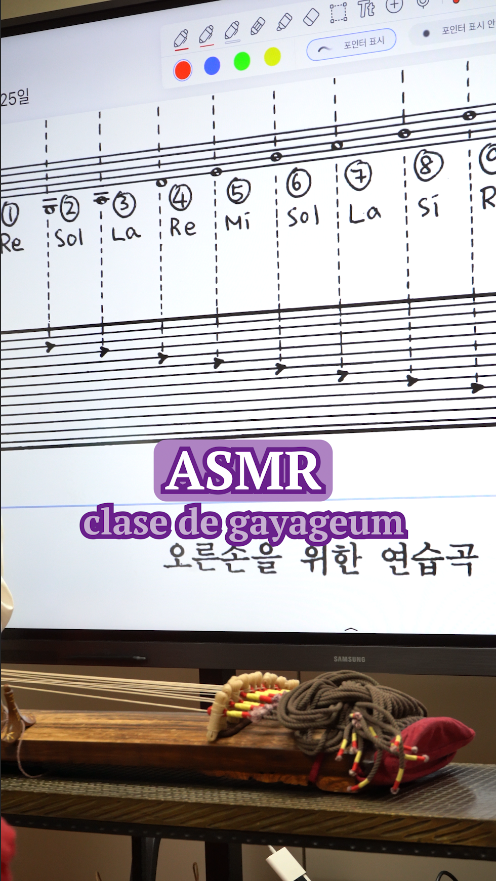 Taller de gayageum en Uri Coreano.