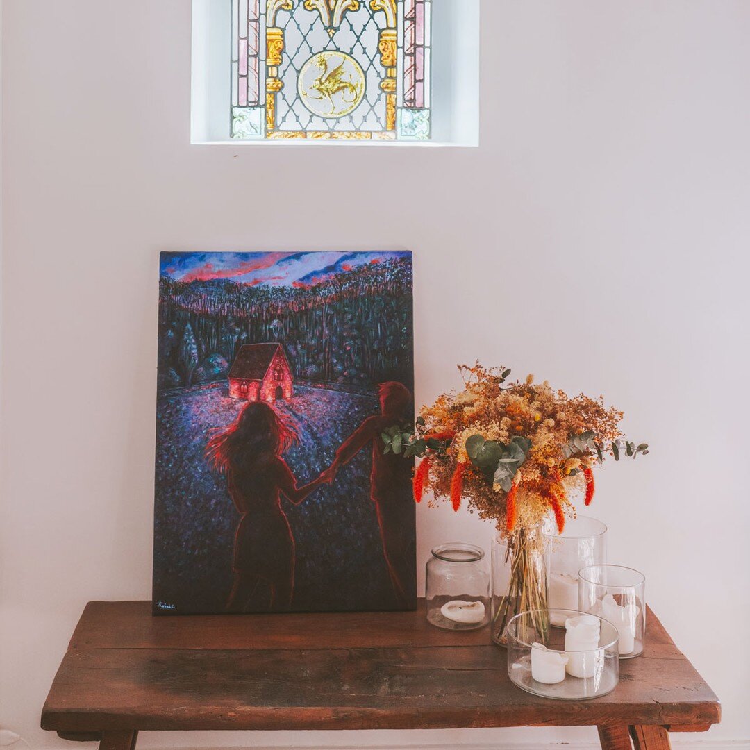 @Haute Roche c&rsquo;est avant tout notre maison, vous y retrouvez notre univers, notre mobilier et d&eacute;cos chin&eacute;e, les tableaux et fresques de @robabee_illustrations. R&eacute;servez notre lieu pour vacances et &eacute;v&egrave;nements &