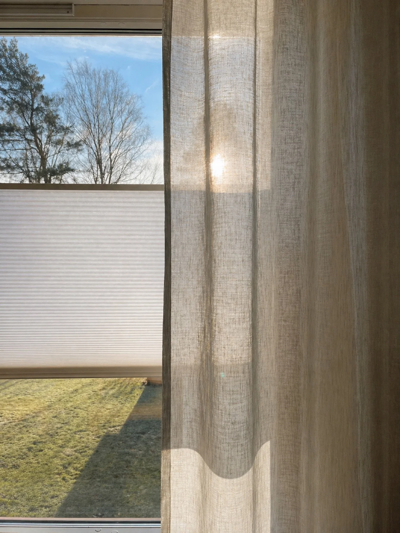 umbra-plissegardin-och-gardin.jpg