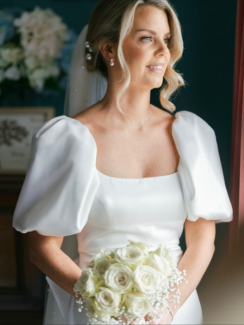 Absolutely thrilled to be sharing some pics from Michelle&rsquo;s beautiful wedding day from a few months ago. Michelle wore a stunning @jesuspeiroofficial gown customised with detachable sleeves to boogey the night through until the early hours 🤍🤍