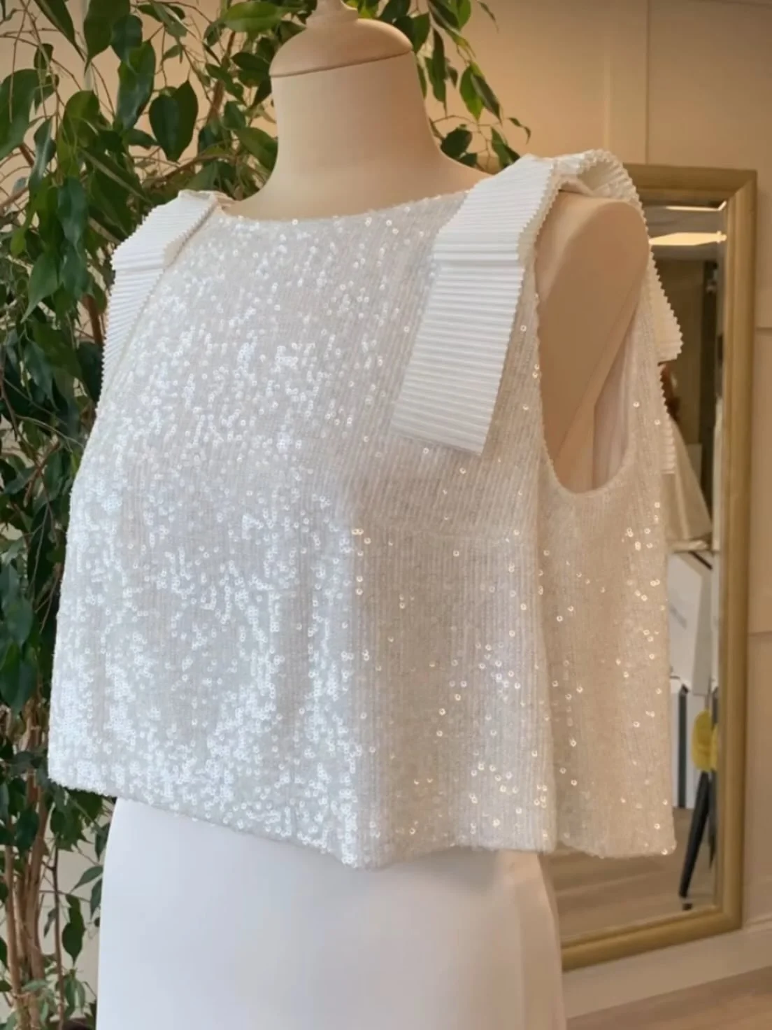 Christmas 🎄🎄✨✨2025. It&rsquo;s hard to believe the year is almost over. We&rsquo;re grateful to each bride who chose their dream dress with us. Here&rsquo;s to an amazing 2026! We&rsquo;ll be closing on Friday December 19th and reopening on Saturda