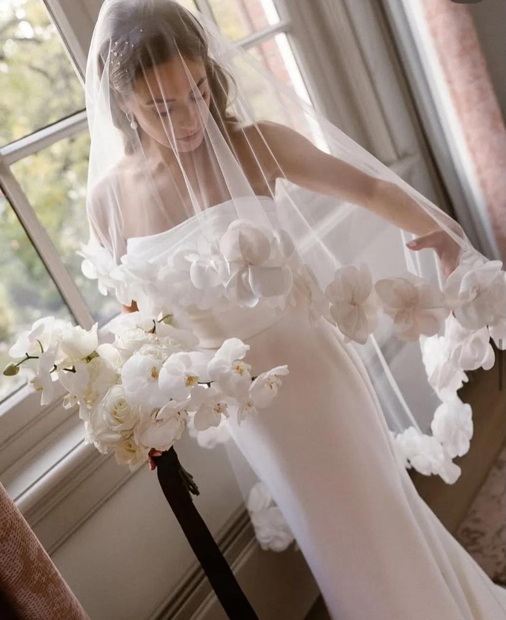 The Amalfi dress with spectacular veil both from @evalendel 

#evalendelbride #bride #weddingdressinspo #wedding