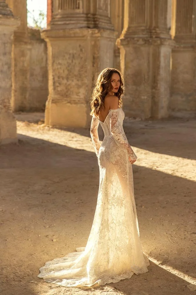 Eva-Lendel-Gwen-Wedding-Dress-3.jpg