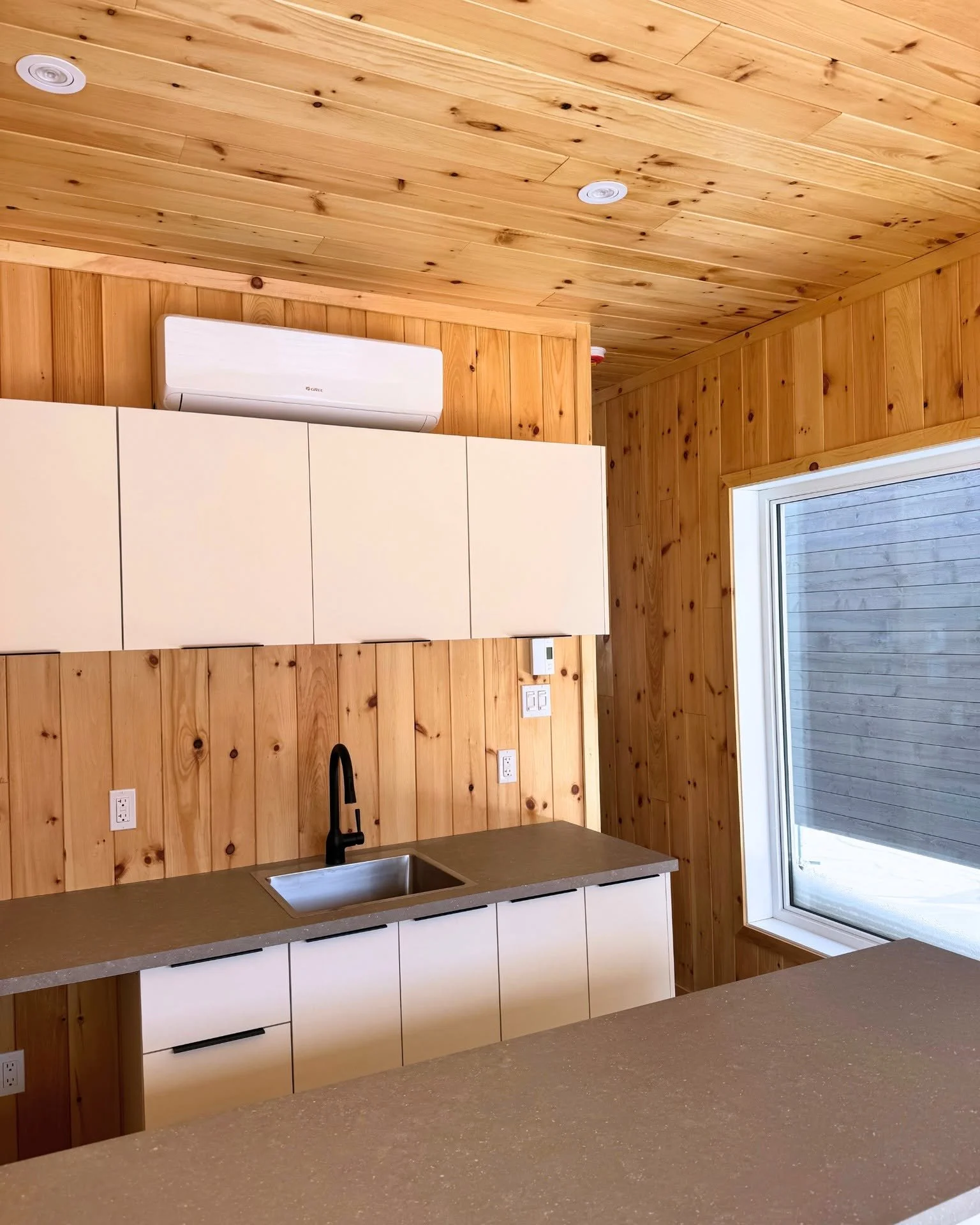 On a quelques mini mod&egrave;les en stock ✨ ☁️

Nous avons 4 mini-mod&egrave;les en stock, disponibles pour une livraison et une installation en quelques heures seulement. 🚛 

D&eacute;couvrez les mod&egrave;les :
‣  FLOW &ndash; Un module compact 