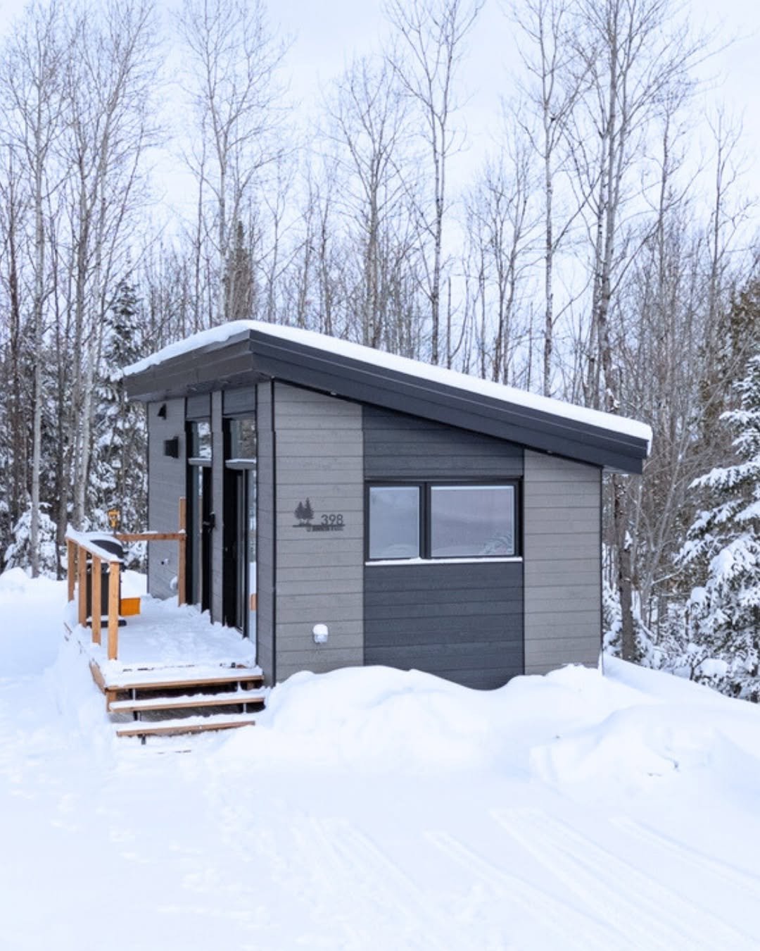 Le LILA : votre mini‑habitation pr&ecirc;te &agrave; s&rsquo;installer partout 🏡✨

Bonne nouvelle : on aura bient&ocirc;t deux LILA en stock !

Une mini habitation 12&rsquo; x 28&rsquo;, parfaite comme petit chalet, unit&eacute; locative ou espace c