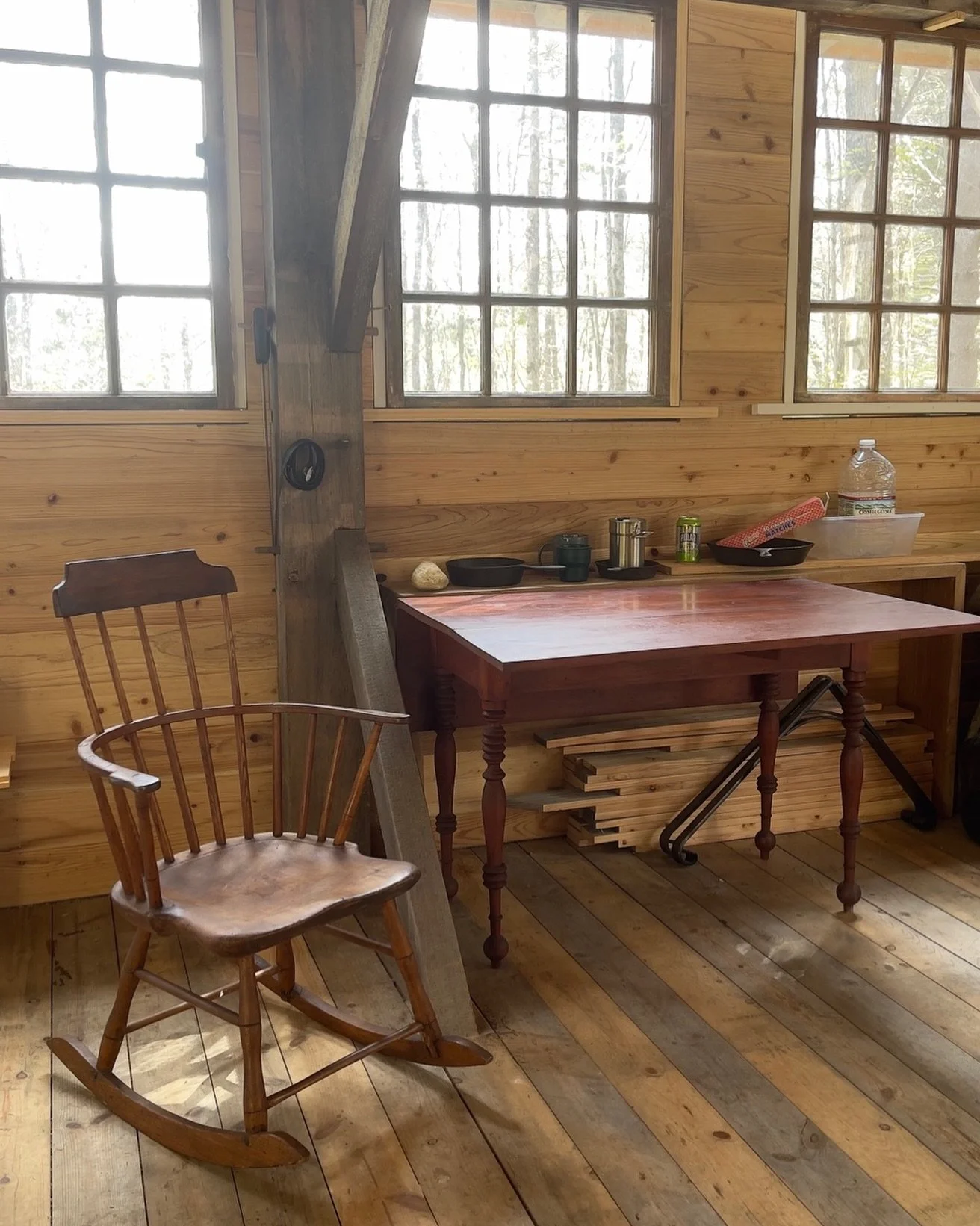 We are getting closer to finishing up our #offgrid #cabin. These first few pieces of furniture came from @carolrosspottery and a new connection up in #HartlandVT. The table was made around 1910-20 in #BarnardVT by David Johnstone, a farmer, carpenter