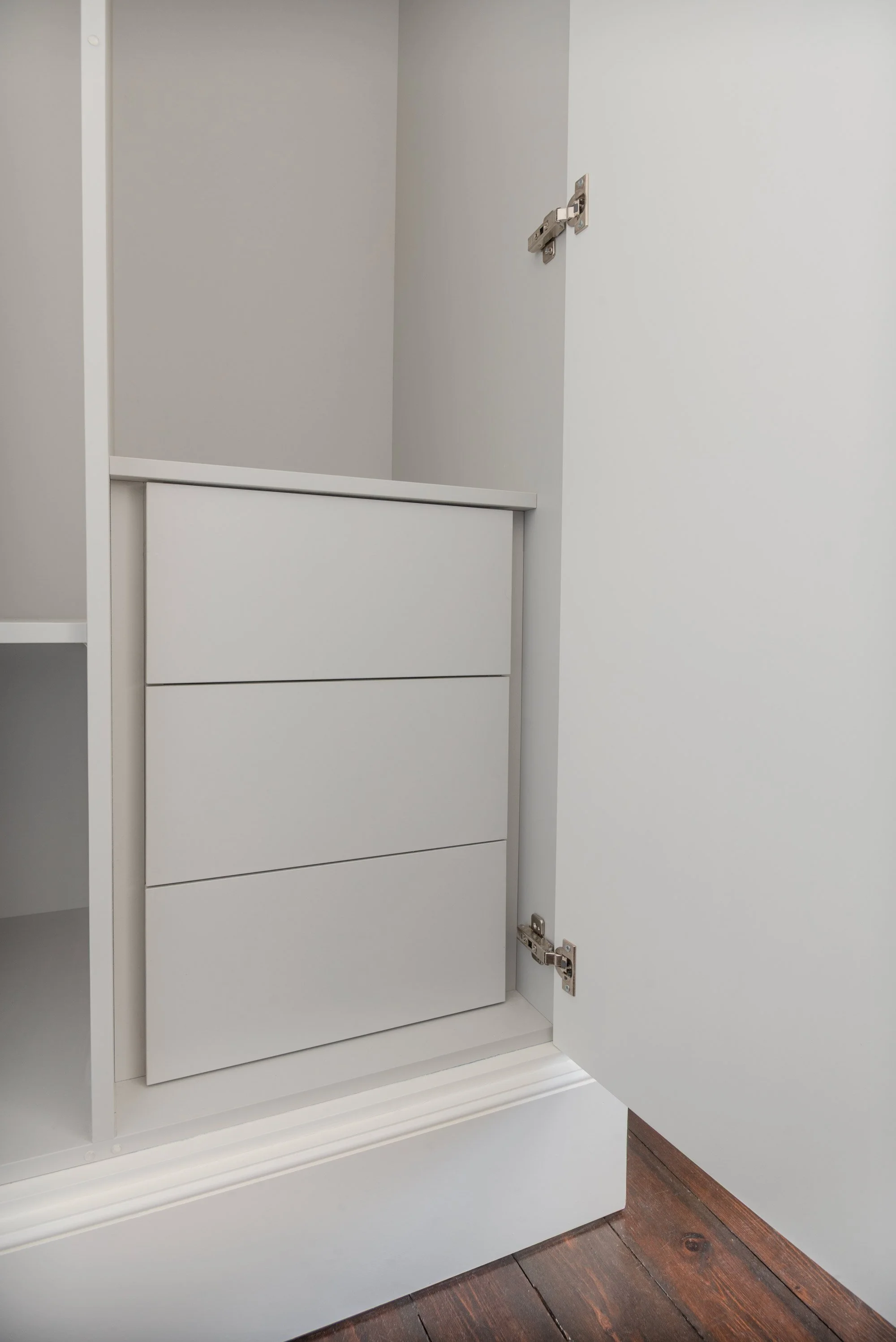 Bespoke_wardrobe_interior_blum_runners_egger_draw_boxes_london.jpg