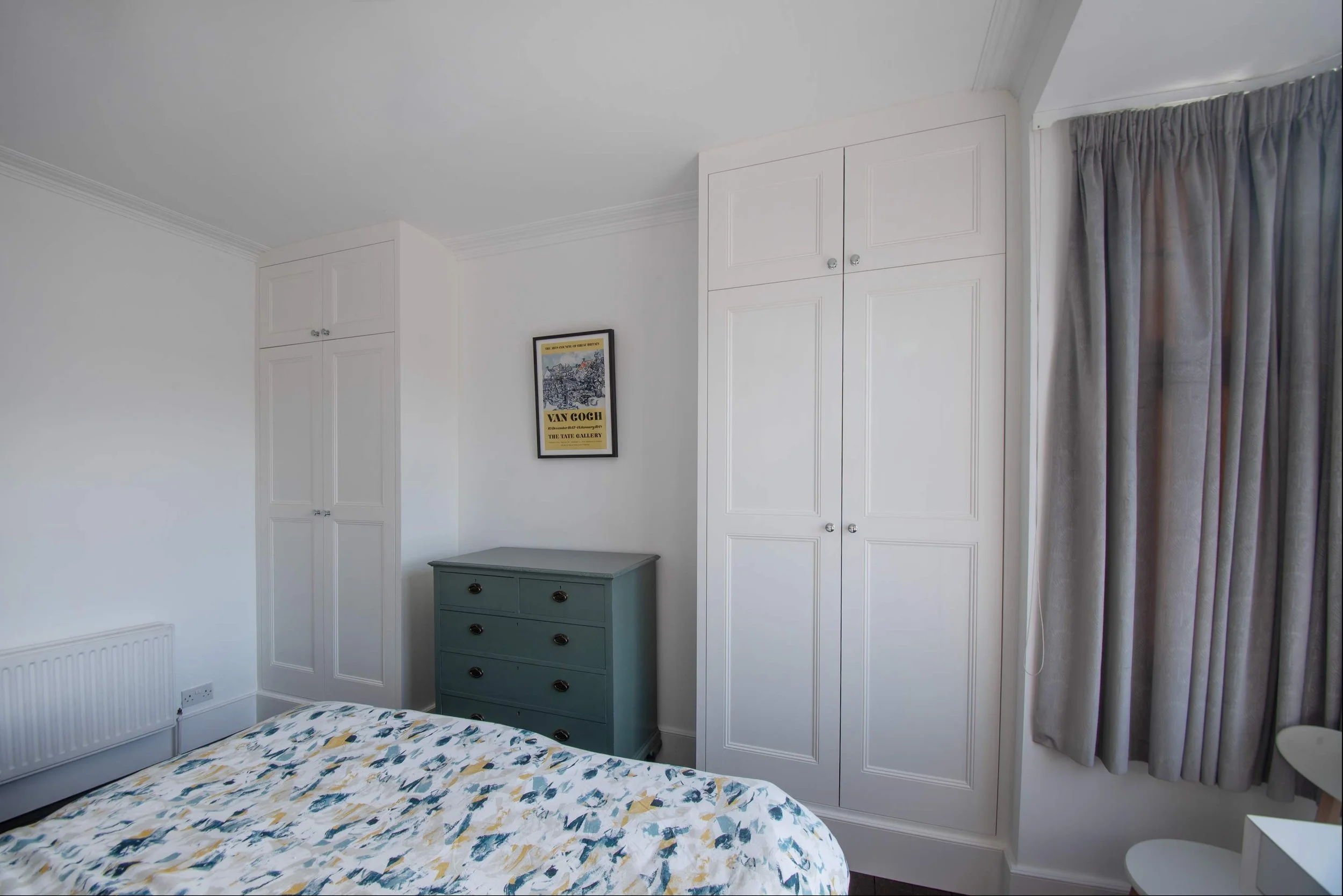 london_bespoke_fitted_custum_wardrobes_shaker_doors.jpg