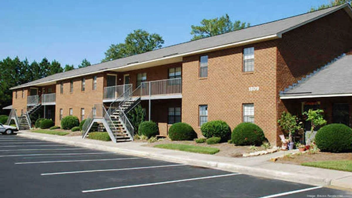bennett apts.jpg