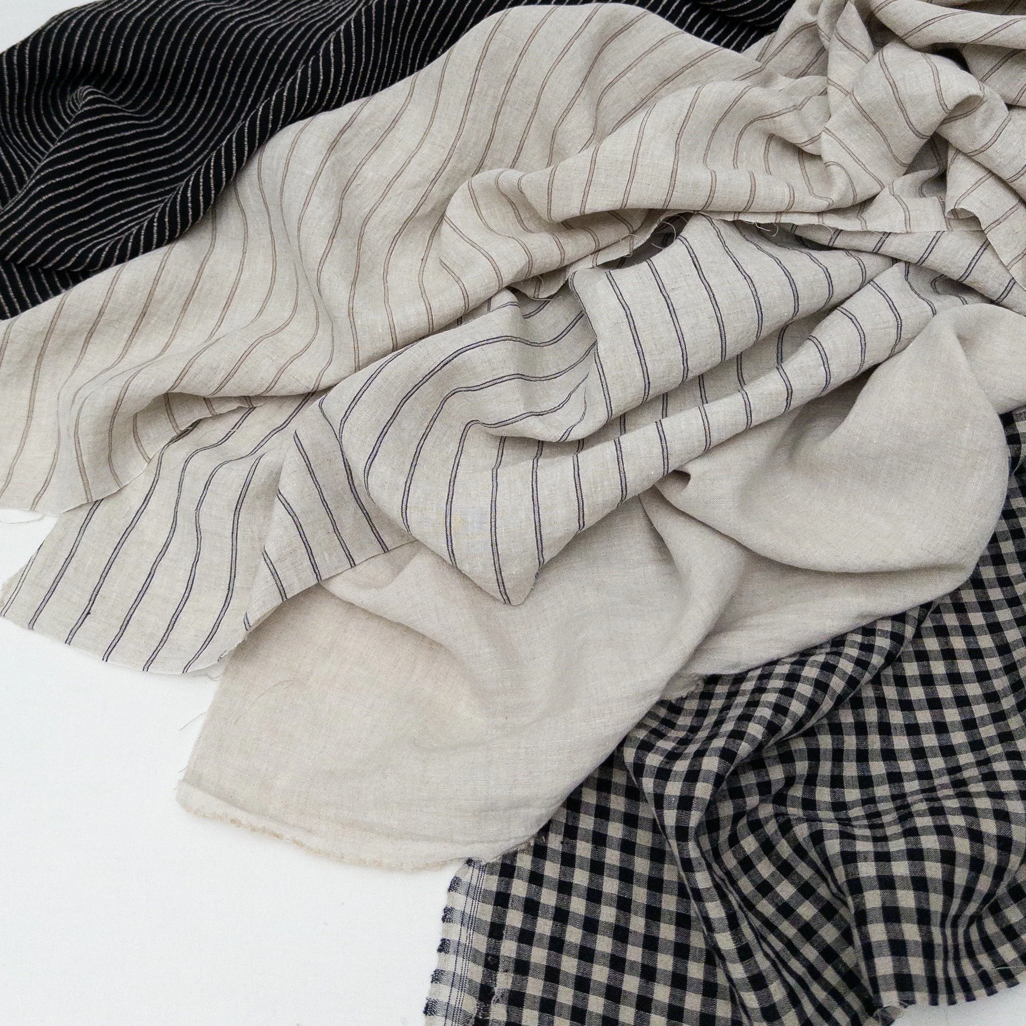 Yarn-dyed and solid linen in shades of oatmeal and black lend timeless sophistication to our FW26 collection.

#gordonfabricsltd #fw26 #ss26 #linen #naturalfibres