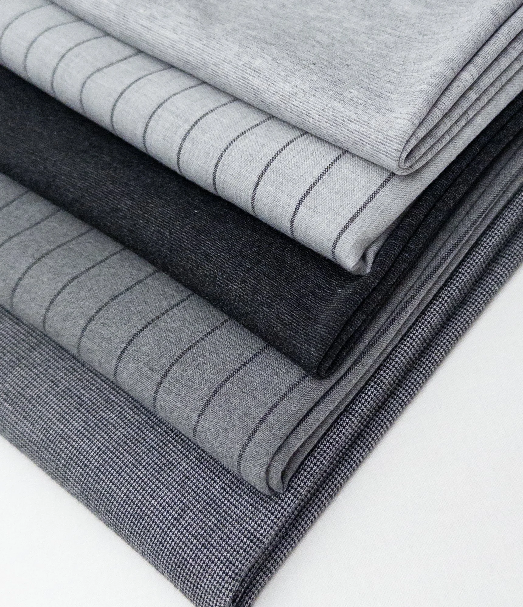 Grey melange meets our cashmere-touch suiting 🩶 A refined pairing for a classic fall/winter look.

Browse these fabrics on our website:
Lincoln - Melange ponte de Roma knit
Norah - Yarn-dyed stripe cashmere-touch stretch suiting
Paige - Yarn-dyed mi