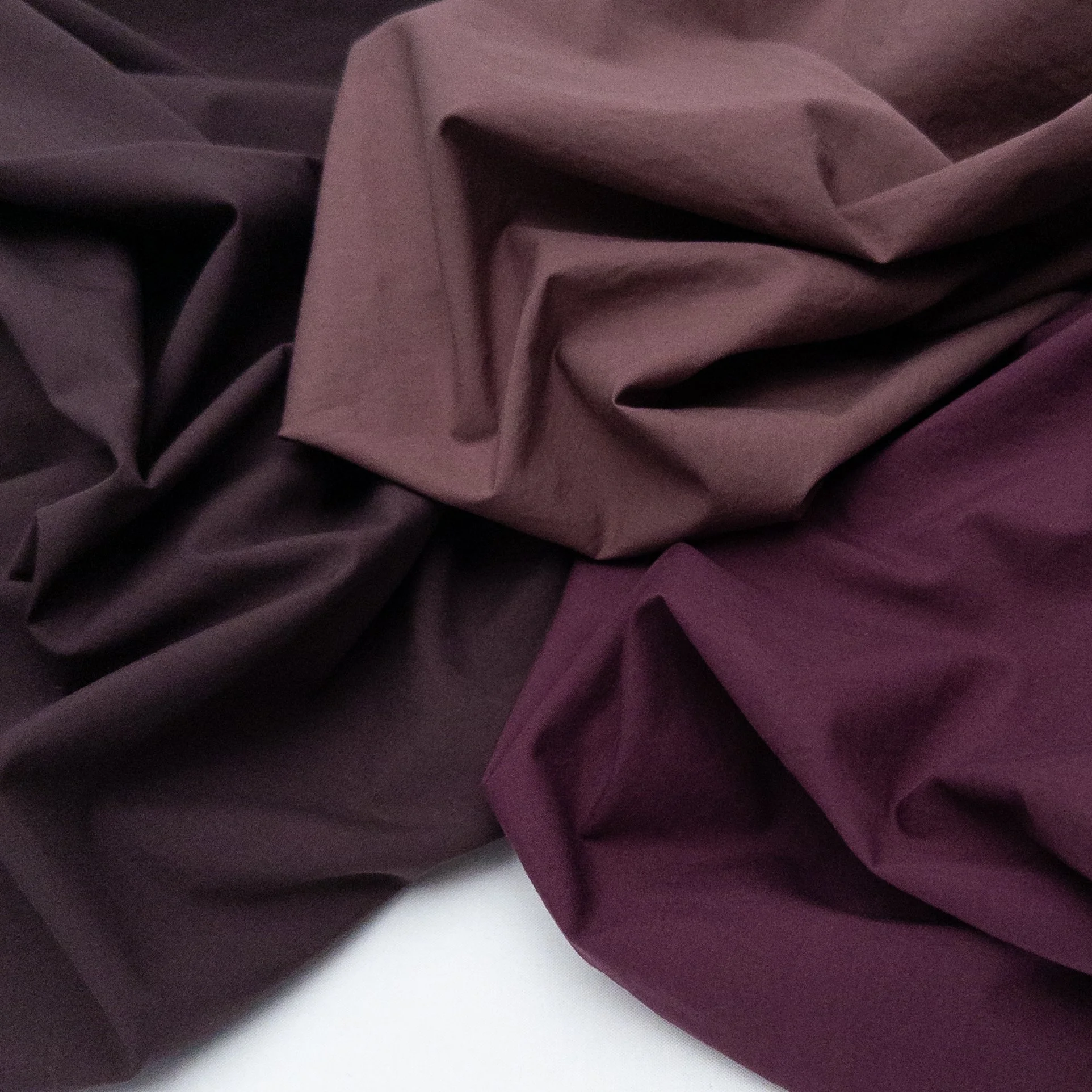 Nova 🤎 Not just any cotton poplin. Thanks to its beautiful washed finish, Nova feels softer, and&mdash;dare we say&mdash;wrinkles less than your usual poplin.

Available in a curated range of colours, from sophisticated muted shades to bright and pl