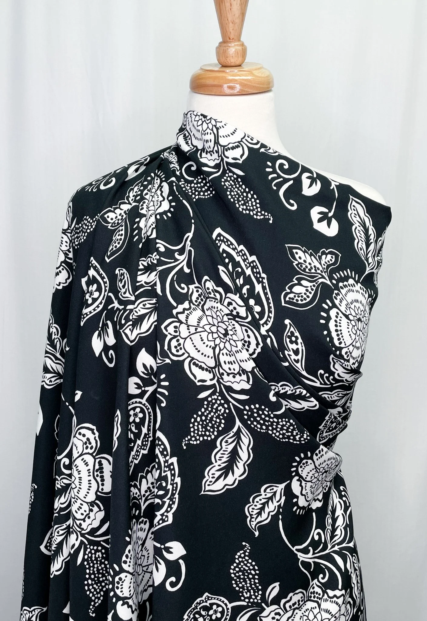 2701 - Black/White