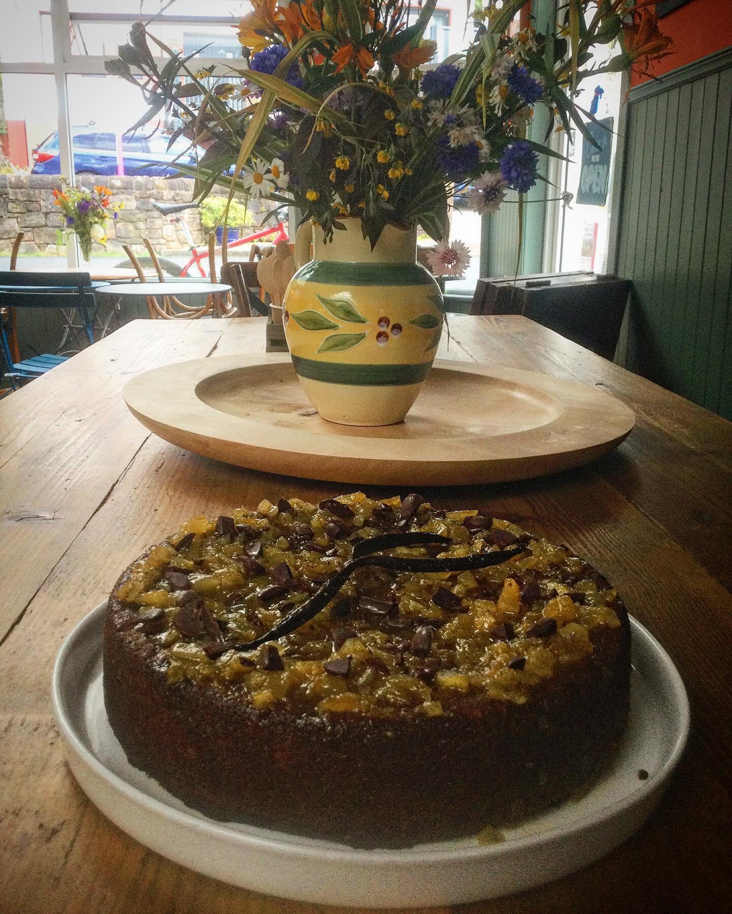 Chocolate,Almond Ginger and Orange Cake &hellip;&hellip; with vanilla from Bali , chocolate from Venezuela, candied Orange &amp; bergamot from Sicily seriously what more do you want 🌻🤓