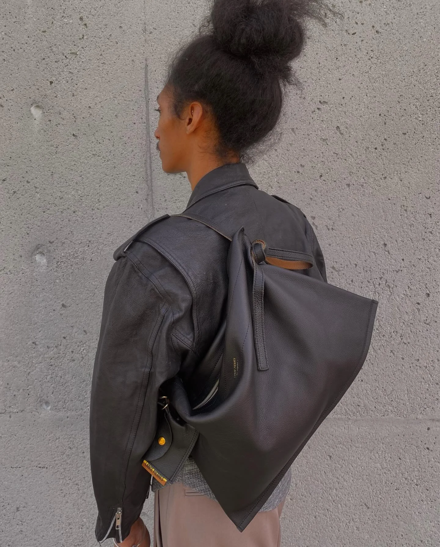 &ldquo;Rock era&rdquo; loading&hellip;
Our #gilli in &ldquo;carbon&rdquo; has gotten the note ;)

Shop it and our full range at www.LANCEPIERRES.com

#lancepierres #accessories #madeinla